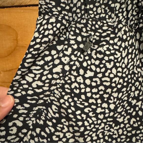 Lou & Grey Cheetah Print Wanderweave Zip Pocket Skort Skirt Black/White Size L - Picture 7 of 12